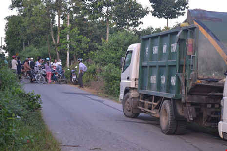 Dân chặn xe vận chuyển rác thải
