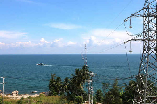 Đóng điện DA cấp điện lưới quốc gia cho xã đảo Lại Sơn