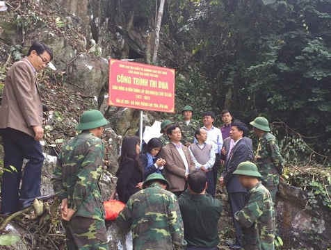 Liên đoàn Địa chất Tây Bắc: Gắn biển công trình chào mừng 40 năm ngày thành lập