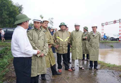 Bí thư Thành ủy Đà Nẵng đi kiểm tra tình hình mưa lũ