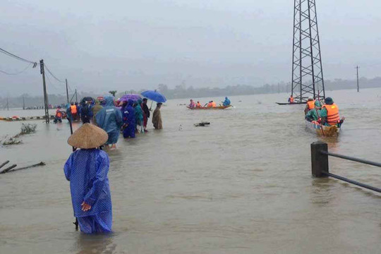 Thừa Thiên- Huế: Hơn 8.000 nhà ngập lũ, số người chết gia tăng