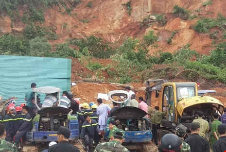 Sạt lở núi kinh hoàng ở Nha Trang, 10 người thương vong