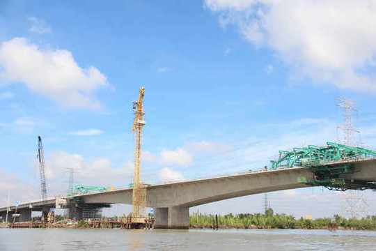 Hợp long cầu Sông Chà - Gói thầu xây lắp J2 cao tốc Bến Lức – Long Thành