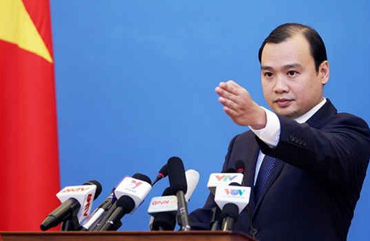 Phản đối Trung Quốc mở đường bay dân sự trái phép đến đảo Phú Lâm