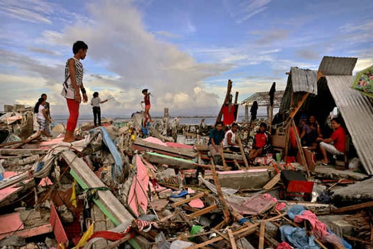 Philippines: Lo sợ bão tấn công, hàng ngàn người tháo chạy khỏi làng ven biển