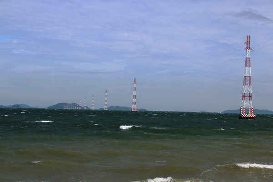 Đóng điện dự án Cấp điện lưới quốc gia cho xã đảo Hòn Nghệ