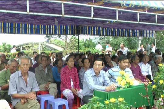 Bạc Liêu:  Lãnh đạo Thị xã Giá Rai thăm và tặng quà gia đình chính sách