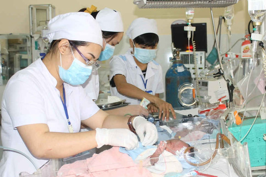 Đắk Lắk: Bé trai sơ sinh trong cơn nguy kịch do nhiễm uốn ván sau sinh
