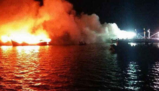 Bình Định: 3 tàu cá bốc cháy lúc rạng sáng