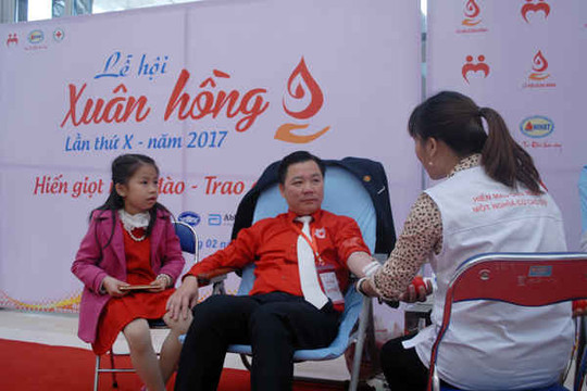 Hà Nội: 30.000 người tham gia hiến máu tại Lễ hội Xuân hồng 2017