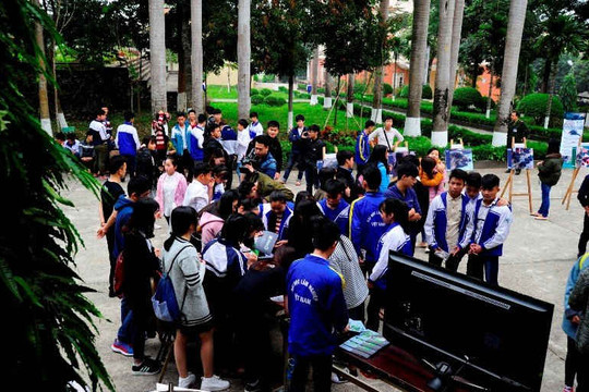 Hơn 400 sinh viên tham gia tìm hiểu hoạt động bảo tồn Tê Tê