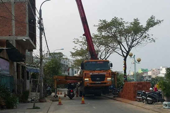 Đà Nẵng: Lấn nguyên đường để đổ bê tông
