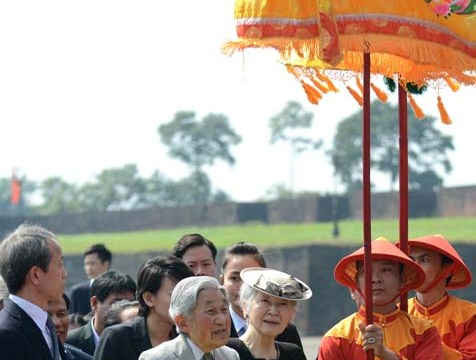 Nhà vua Nhật Bản và Hoàng hậu thưởng thức Nhã nhạc cung đình Huế