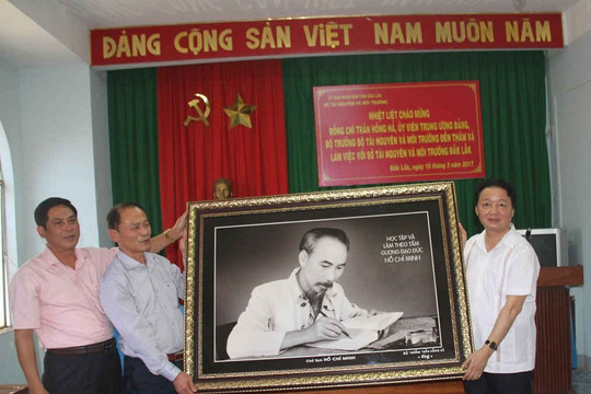 Bộ trưởng Trần Hồng Hà thăm, làm việc với Sở TN&MT tỉnh Đắk Lắk
