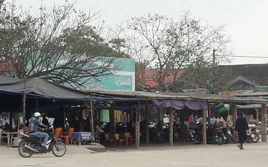 Chợ Ba Đồn- Quảng Bình: Giá giữ xe sai quy định, "móc túi" khách hàng?