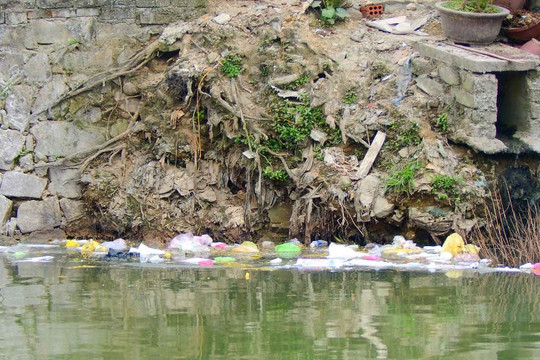 Sông An Cựu đang bị "bức tử" bởi rác thải