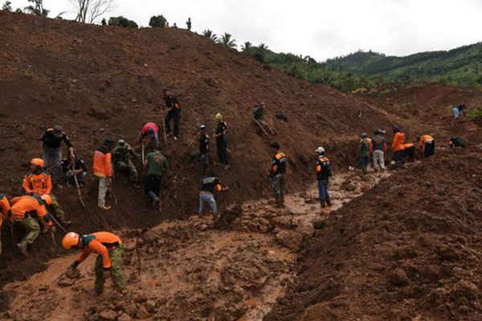 Indonesia: Gần 30 người bị chôn vùi do sạt lở đất ở Java