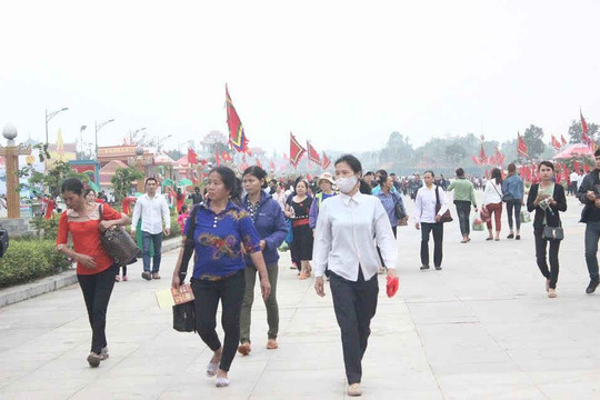 Lễ hội đền Hùng 2017: Cấm du khách mặc quần, váy ngắn trên đầu gối