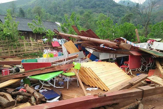 Tủa Chùa (Điện Biên): Mưa lớn kèm giông lốc gây thiệt hại lớn