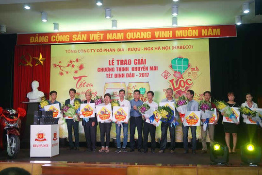 HABECO trao giải thưởng Chương trình khuyến mại giật nắp bia lon Hà Nội
