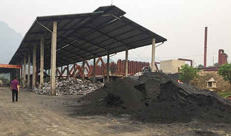 Đình chỉ nhà máy luyện quặng xả khói độc hại ở Tuyên Quang