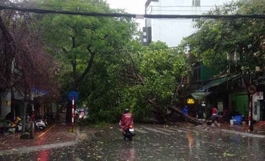 Thời tiết ngày 7/5: Dông lốc hoành hành nhưng vẫn oi nóng