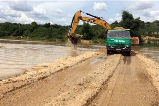 Thêm một doanh nghiệp đắp đập trên sông Đăk Bla để khai thác cát