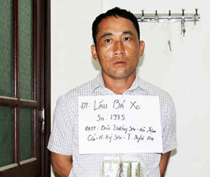 Lào Cai: Bắt đối tượng vận chuyển trái phép 20 bánh heroin