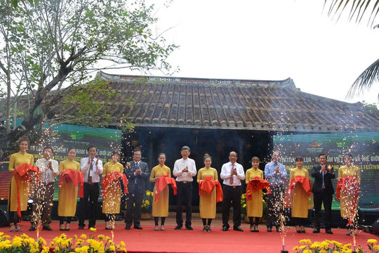 Khai mạc Festival Văn hóa tơ lụa Việt Nam - châu Á 2017