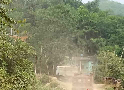 Tân Sơn (Phú Thọ): Dân kêu cứu vì xe quá tải "băm nát" đường làng