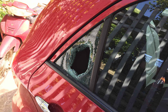 Huế: Hàng loạt ô tô bị kẻ xấu đập vỡ kính, trộm tài sản