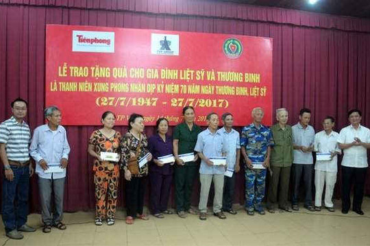 Tân Hiệp Phát thăm và tặng quà các gia đình liệt sỹ và thương binh tại Nghệ An, Hà Tĩnh