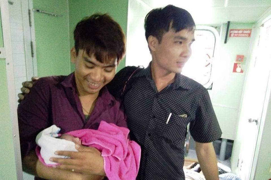 Kiên Giang: Ca đỡ đẻ đặc biệt trên tàu cao tốc giữa biển khơi