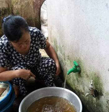 Huyện Vụ Bản, Nam Định: Người dân bức xúc vì nước máy bẩn