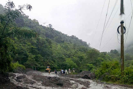 Điện Biên: Sạt lở đất tuyến Quốc lộ 12 và 4H nối Điện Biên – Lai Châu