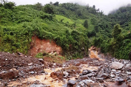 Lai Châu: Sạt lở đất đá khiến 2 người mất tích