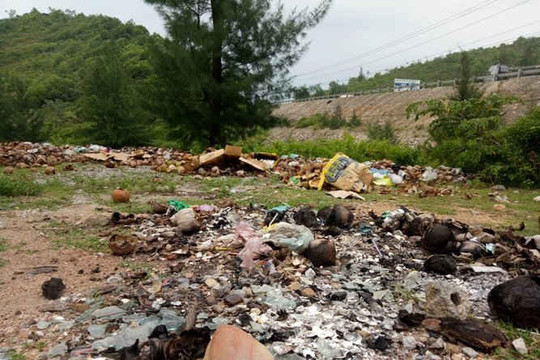 Quảng Bình: Đèo Lý Hòa ngập tràn rác thải