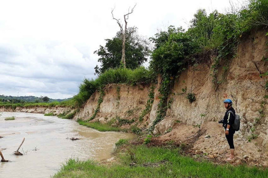 Gia Lai: Khai thác cát gây sạt lở, dân mất đất canh tác
