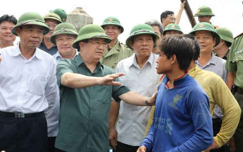 Phó Thủ tướng Trịnh Đình Dũng trực tiếp chỉ đạo ứng phó bão số 10 ở Quảng Bình