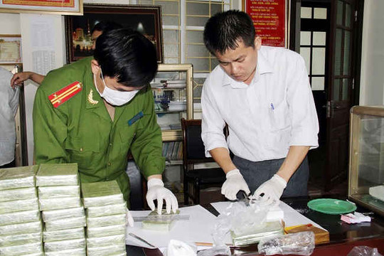 Lào Cai: Bắt 2 vụ buôn bán vận chuyển ma túy, thu giữ 55 bánh heroin