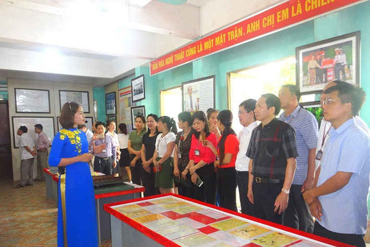 Hà Giang: Đồng bào DTTS tham quan triển lãm "Hoàng Sa, Trường Sa của Việt Nam"