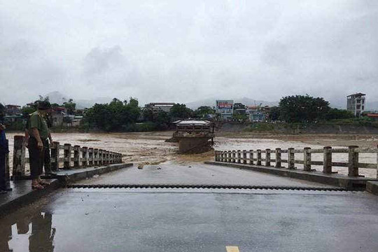 Trận lũ kinh hoàng đang càn quét nhiều huyện của tỉnh Yên Bái