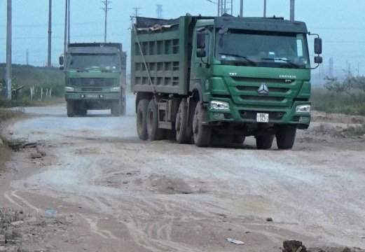 Đường gom cao tốc Hà Nội - Bắc Giang xuống cấp nghiêm trọng: Chủ đầu tư lý giải do xe 'quá tải'