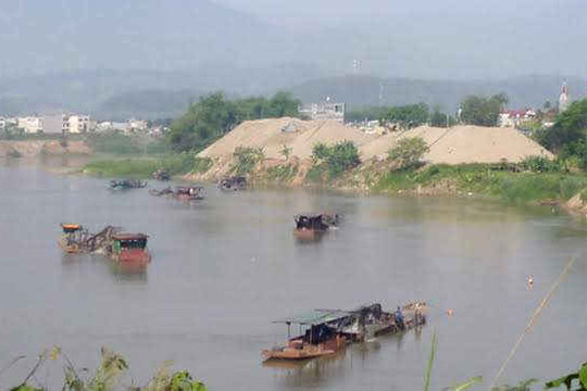 Lào Cai: Thu hồi giấy phép khai thác cát sông Hồng của một doanh nghiệp tư nhân