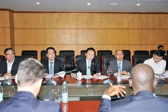 Bộ trưởng Trần Hồng Hà làm việc với Giám đốc Quốc gia Ngân hàng Thế giới tại Việt Nam