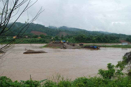 Lào Cai: Không gia hạn giấy phép khai thác cát trên sông Hồng và sông Chảy
