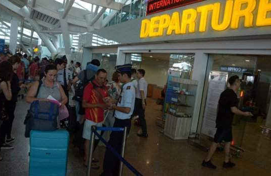 Sân bay Bali hoạt động trở lại sau khi tro bụi núi lửa tan biến