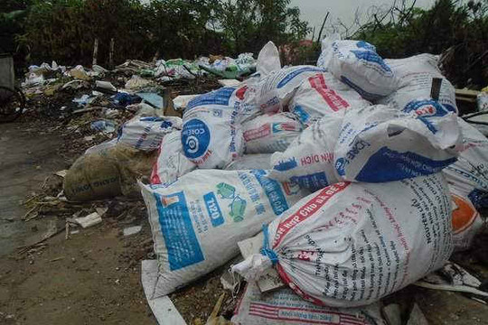 Bán đảo Linh Đàm (Hà Nội): Nhếch nhác vì rác