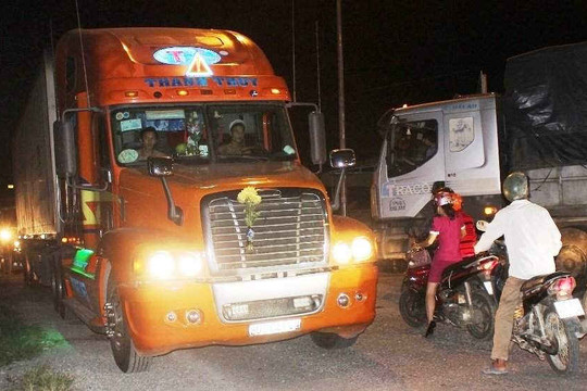 Đề nghị tạm dừng phục vụ xe container, xe tải trên cao tốc Quảng Ngãi – Đà Nẵng