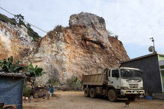 Phú Thọ: Người dân kêu cứu vì bị 'tra tấn' khi Doanh nghiệp xây dựng Xuân Trường nổ mìn khai thác đá